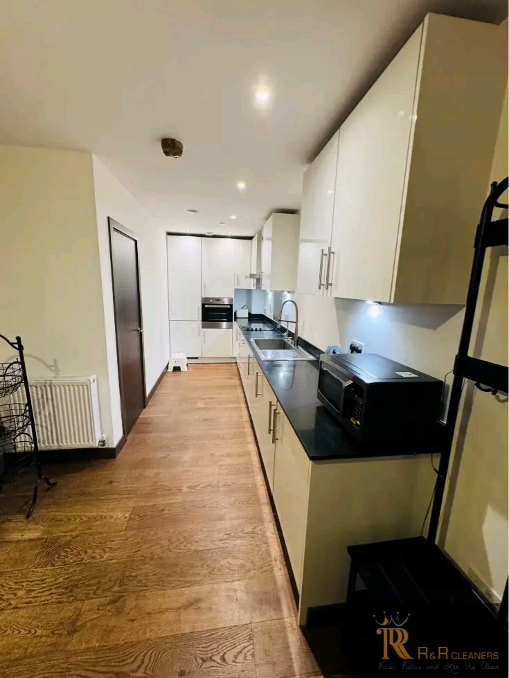 R£R Cleaners - Professional Cleaning Company