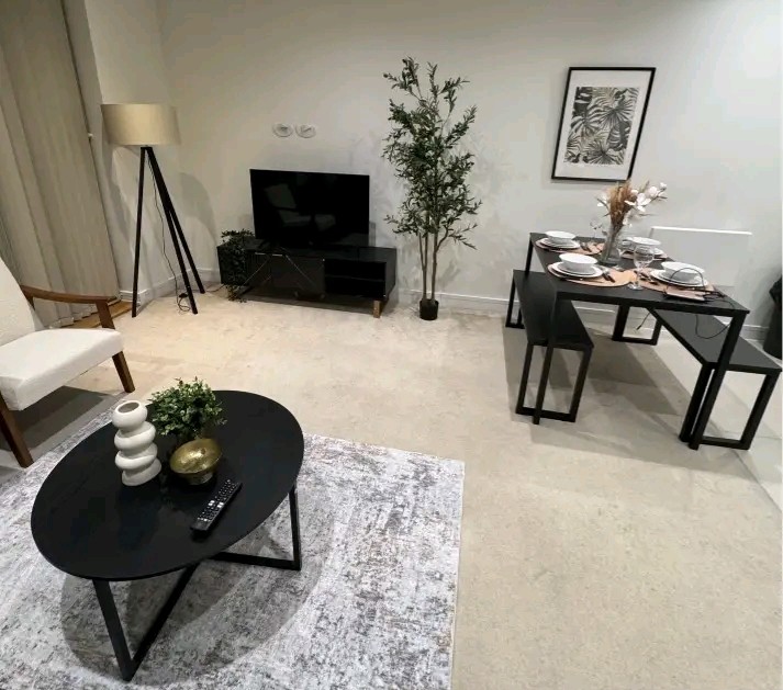 R£R Cleaners service in action