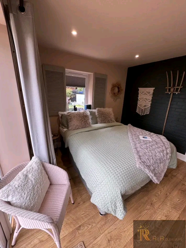 Airbnb / Short-Let Turnover Cleaning service image